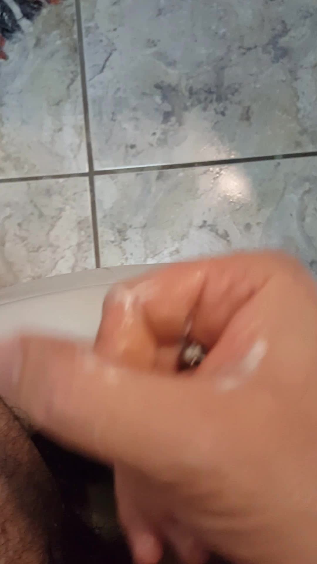 Masturbação com piercing peniano, fetiches masturbação e piercing