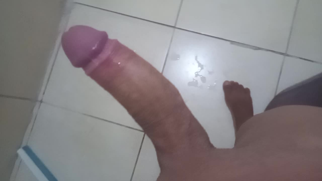 Masturbação masculina em close sensual