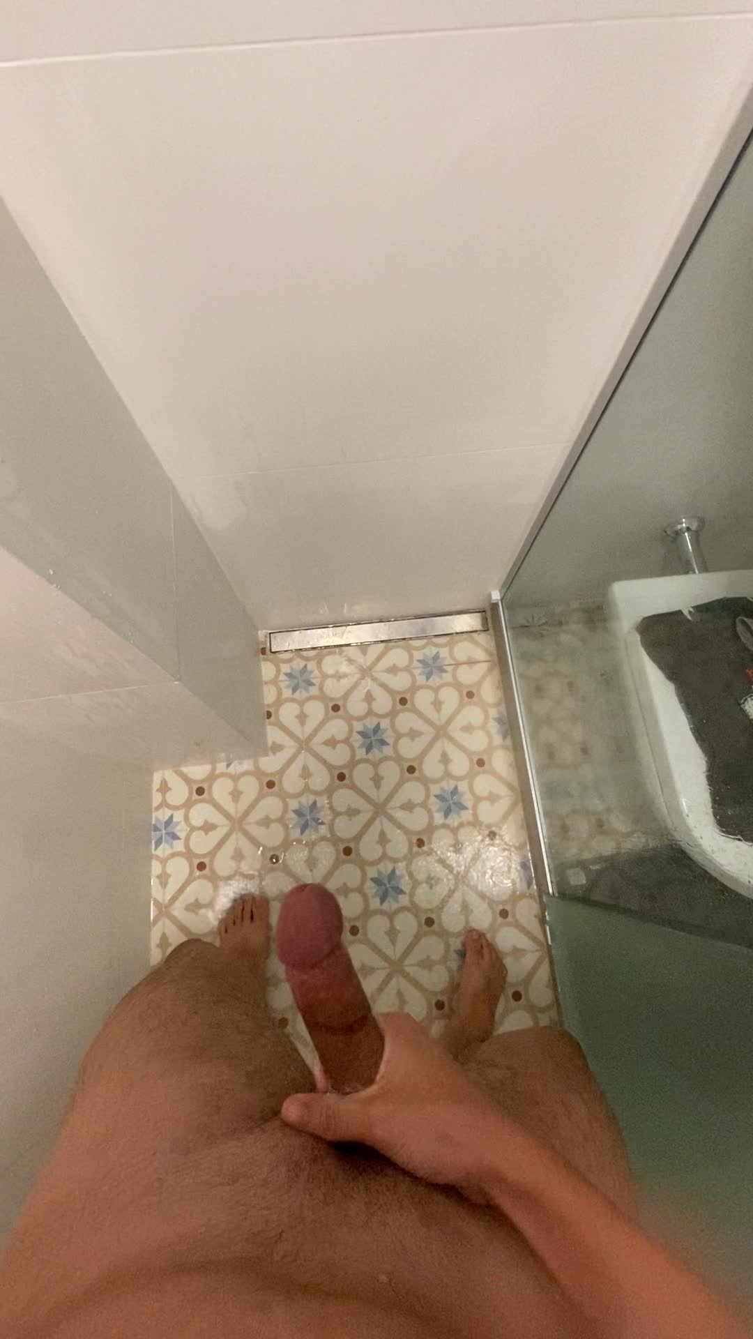 Masturbação no chuveiro, prazer molhado e intenso