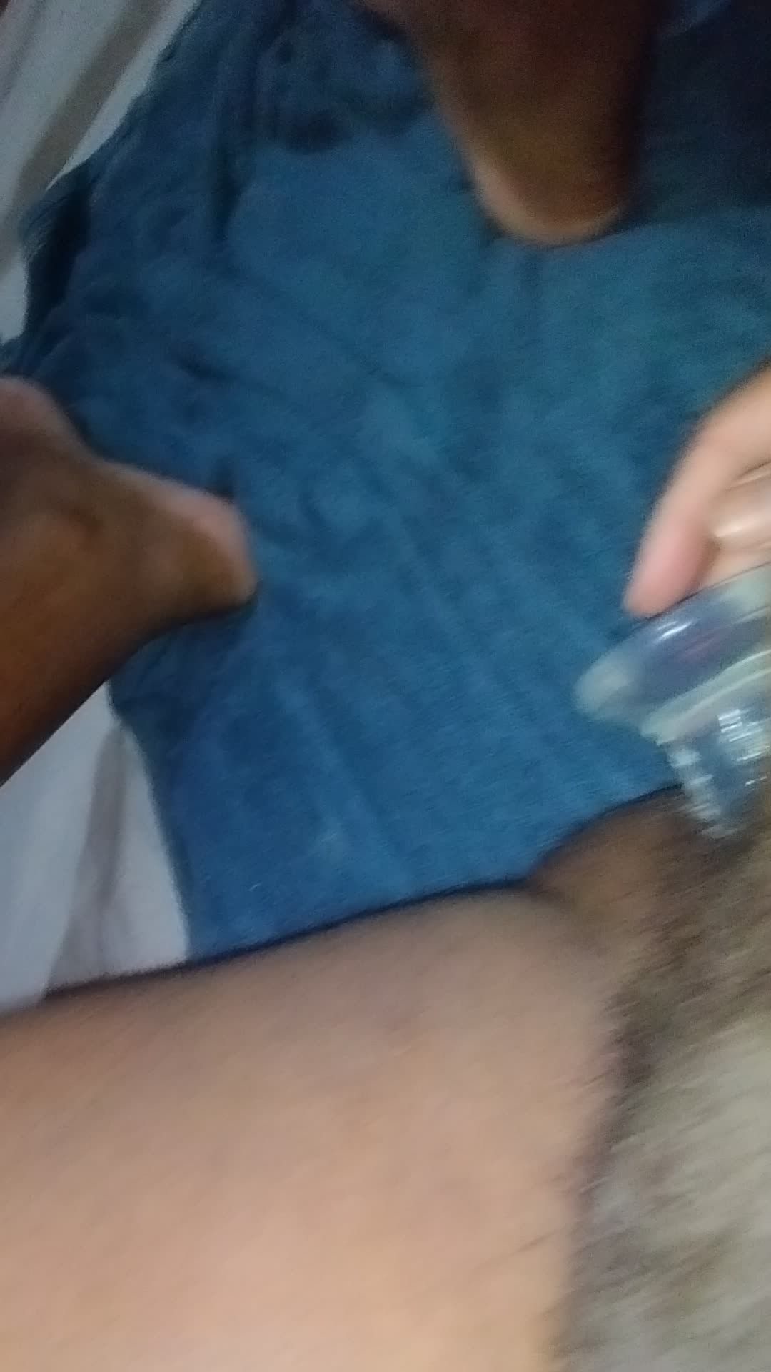 Masturbação com brinquedos eróticos transparentes
