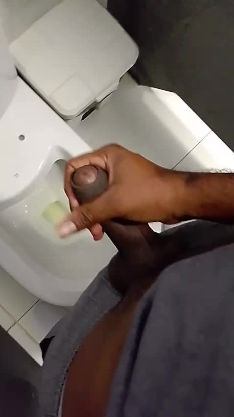 Masturbação no banheiro, orgasmo intenso e tesão