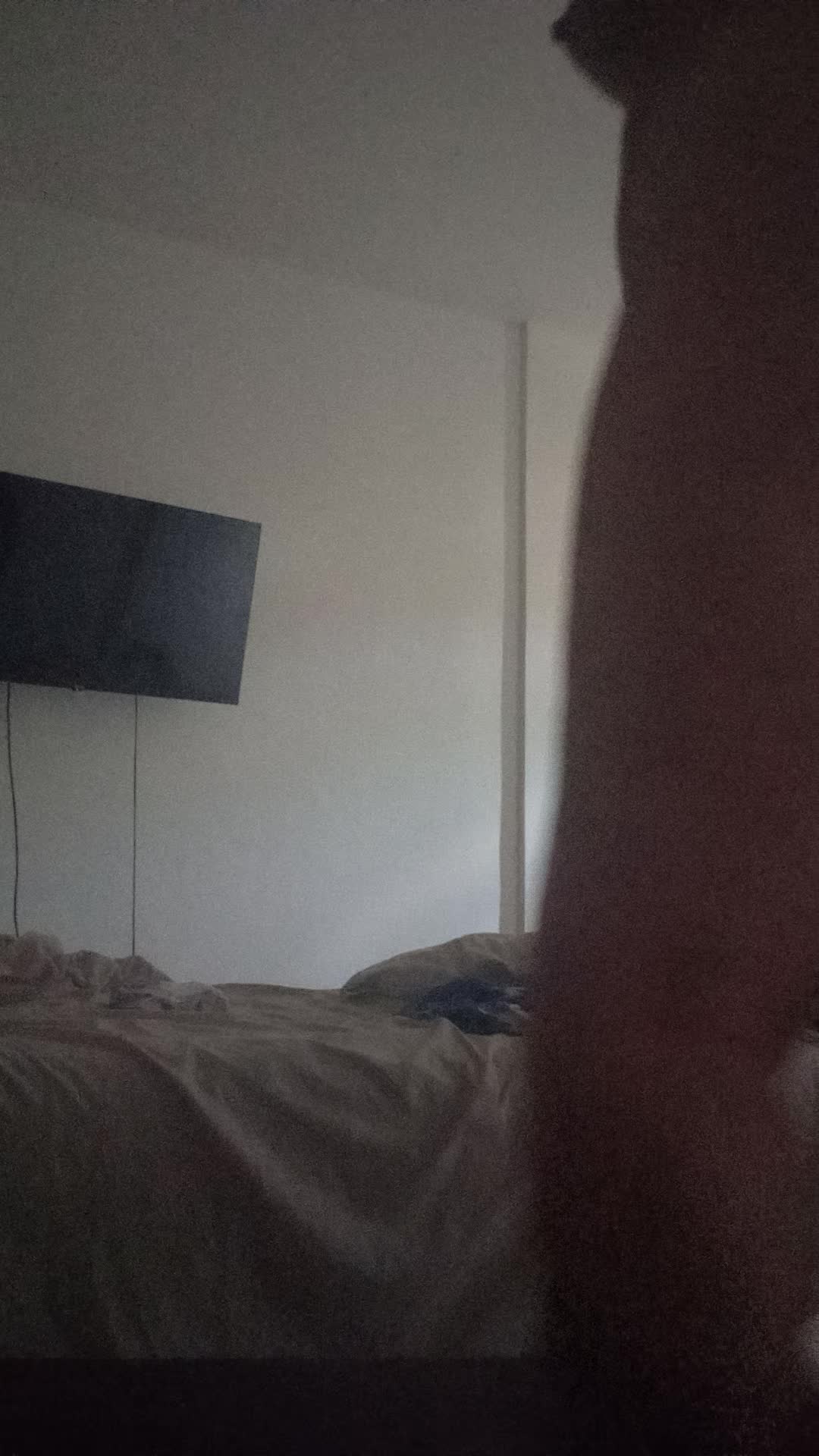 Loira sensual explorando anal com vibrador e bunda provocante