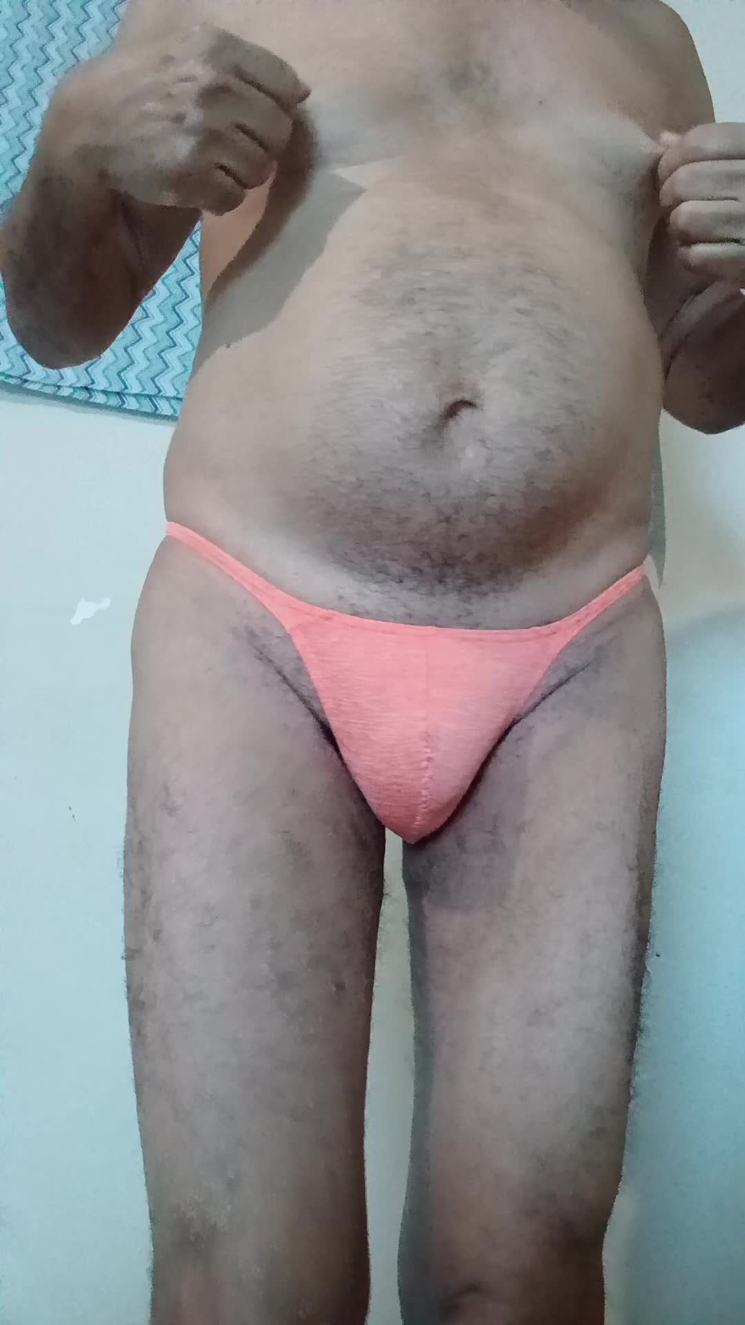 Cueca fio dental em gostoso gordinho