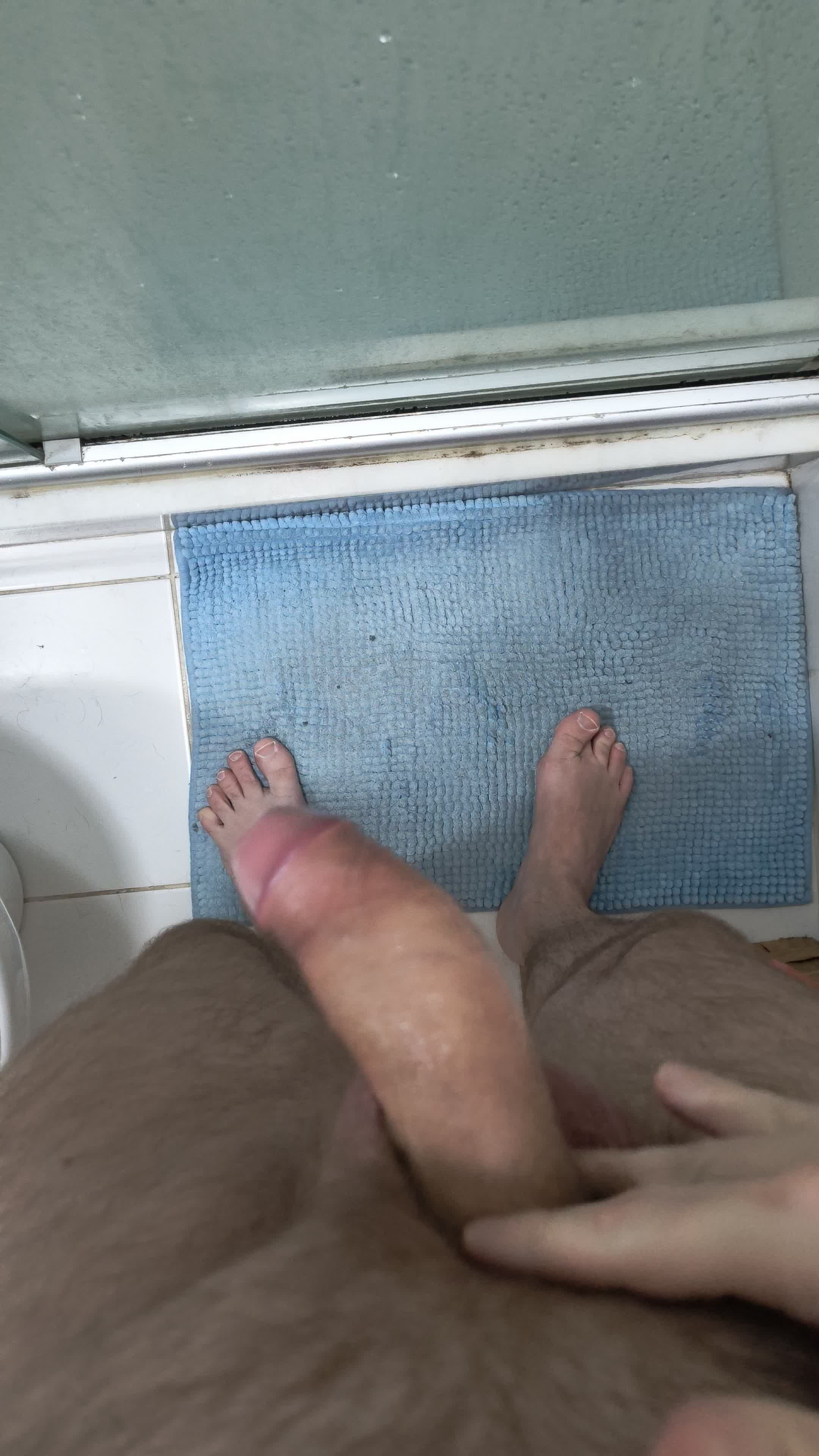 Masturbação, pênis e gozo na ducha