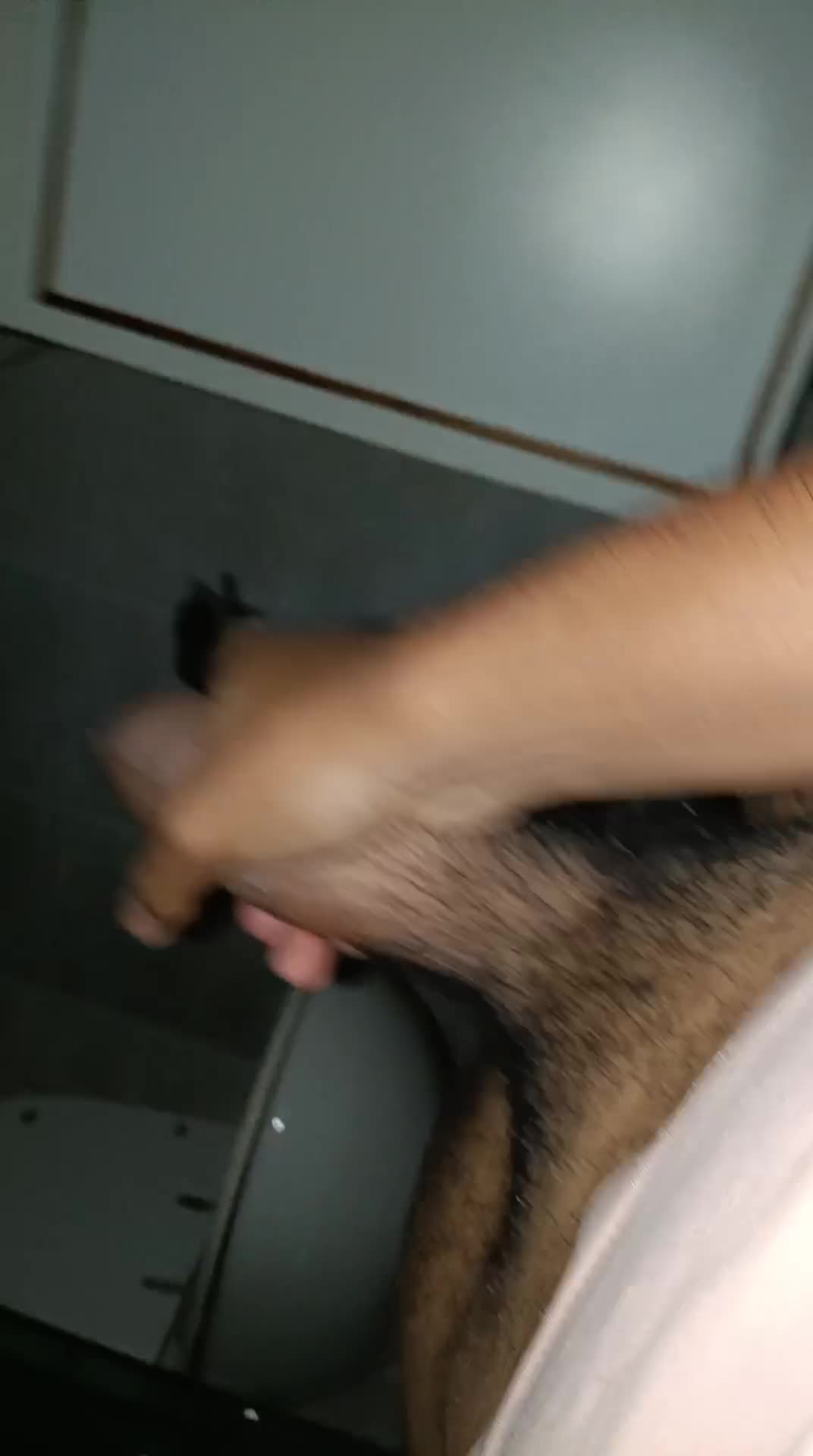 Masturbação sensual com pelo e tesão