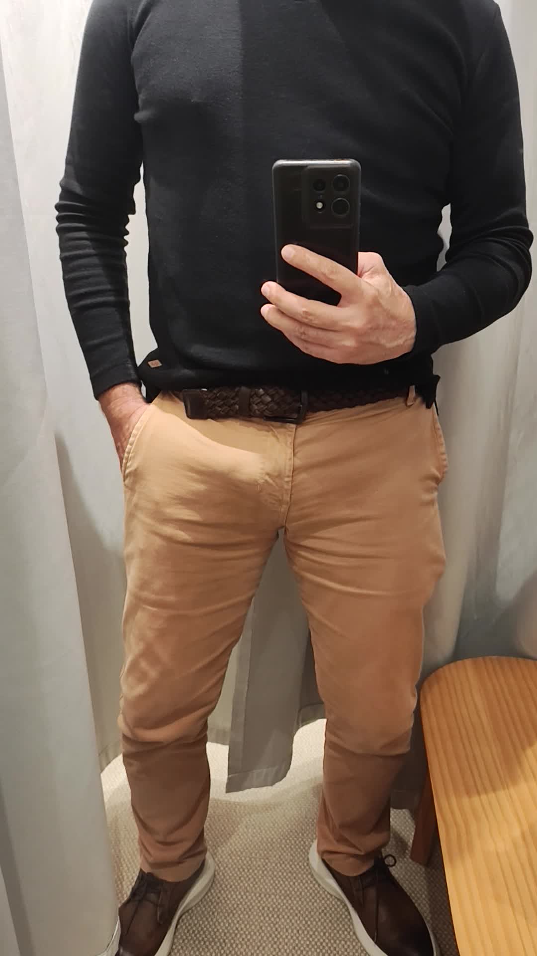 Exibicionismo e roupa íntima em provador quente