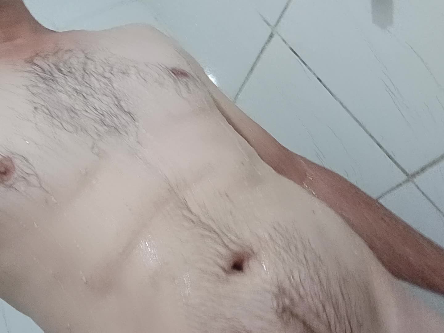 Masturbação sensual no chuveiro