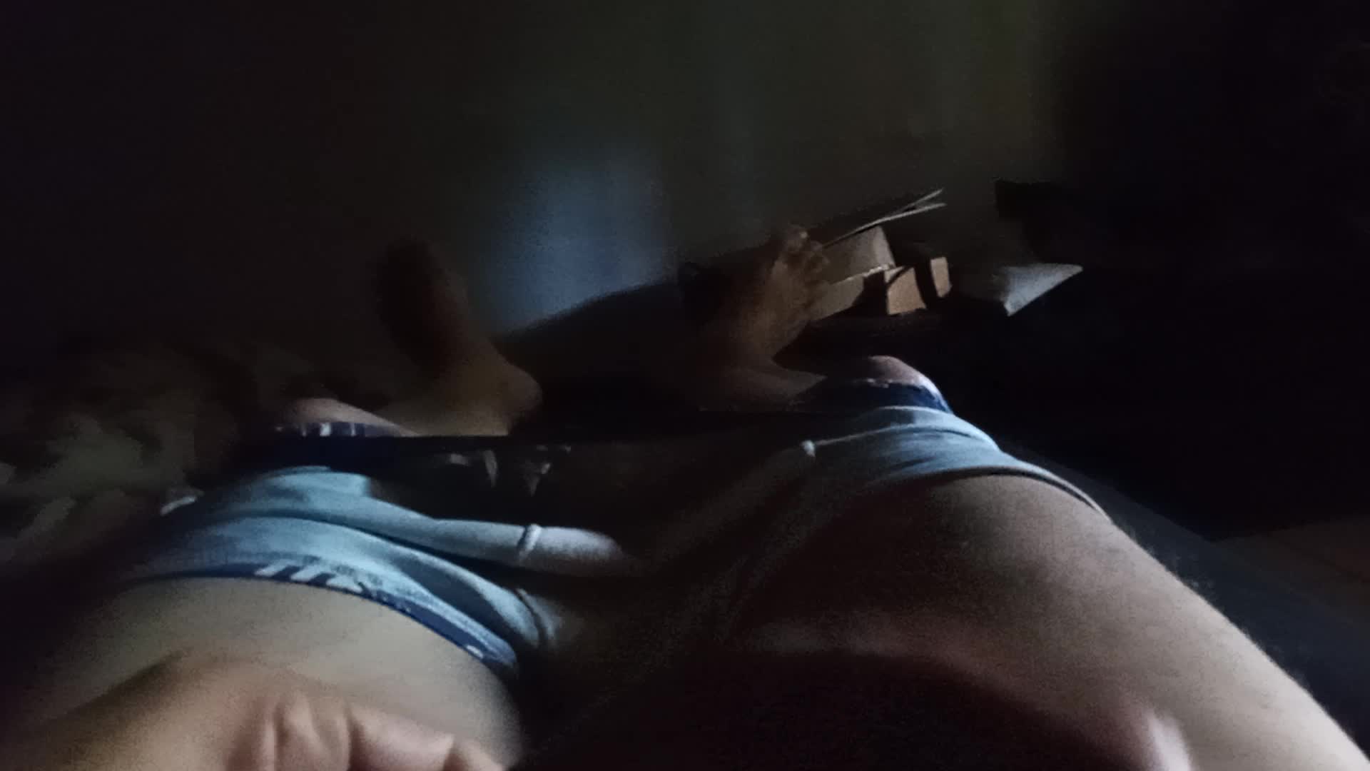 Masturbação e pênis em cena sensual