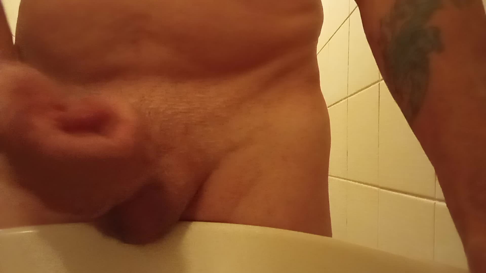 Masturbação e gozo no banho