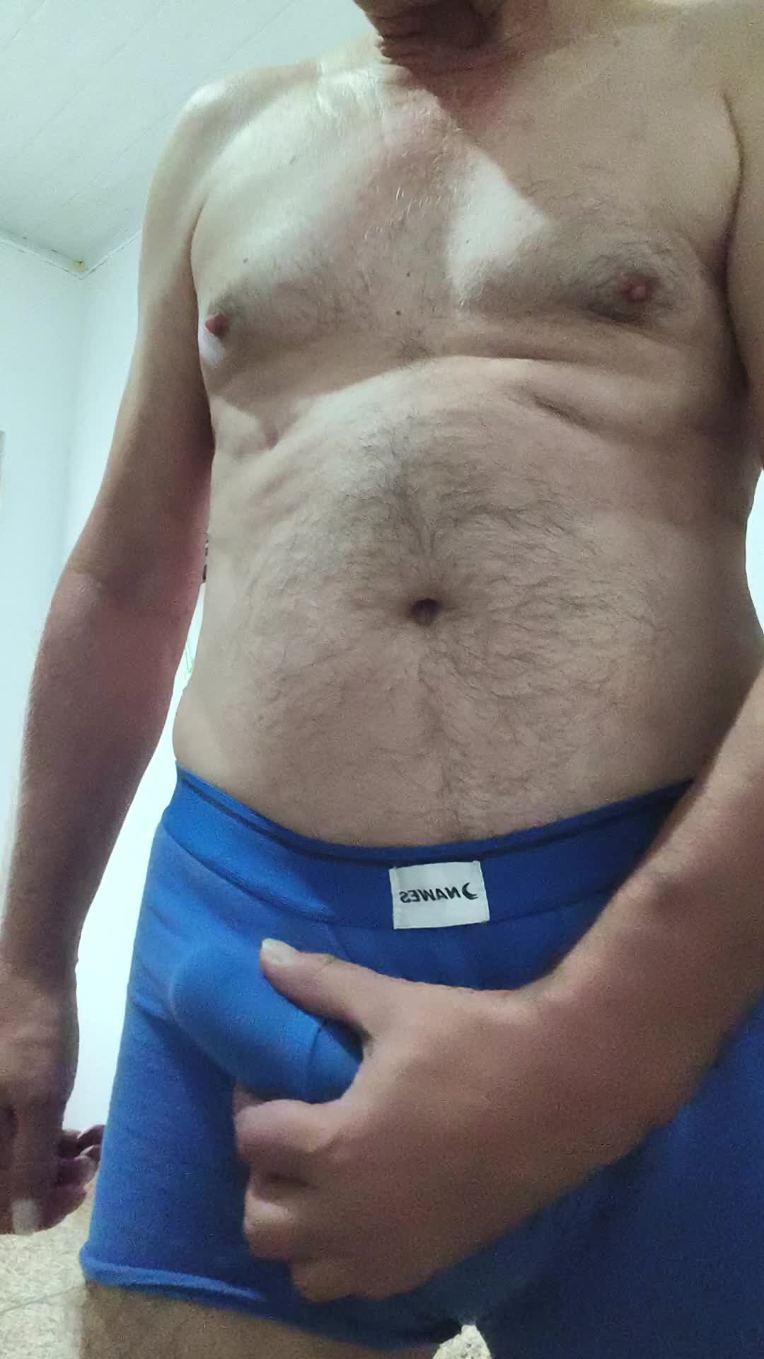 Pênis, tesão e masturbação na cueca azul