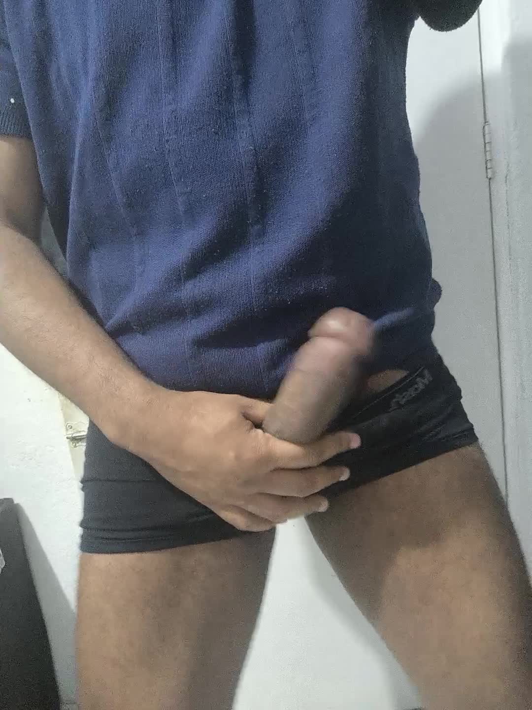 Masturbação sensual e explícita