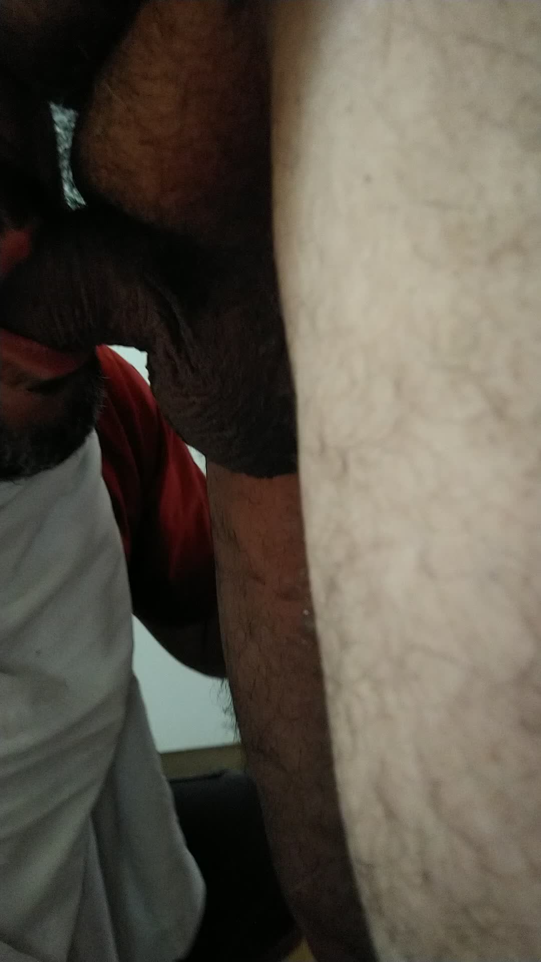 Sexo oral intenso entre dois homens