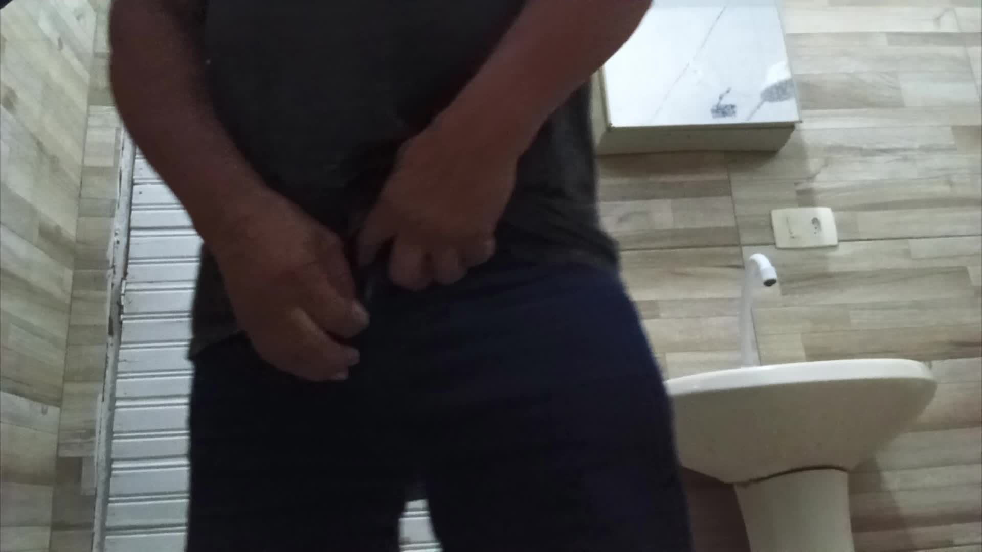 Homem urinando fetiche