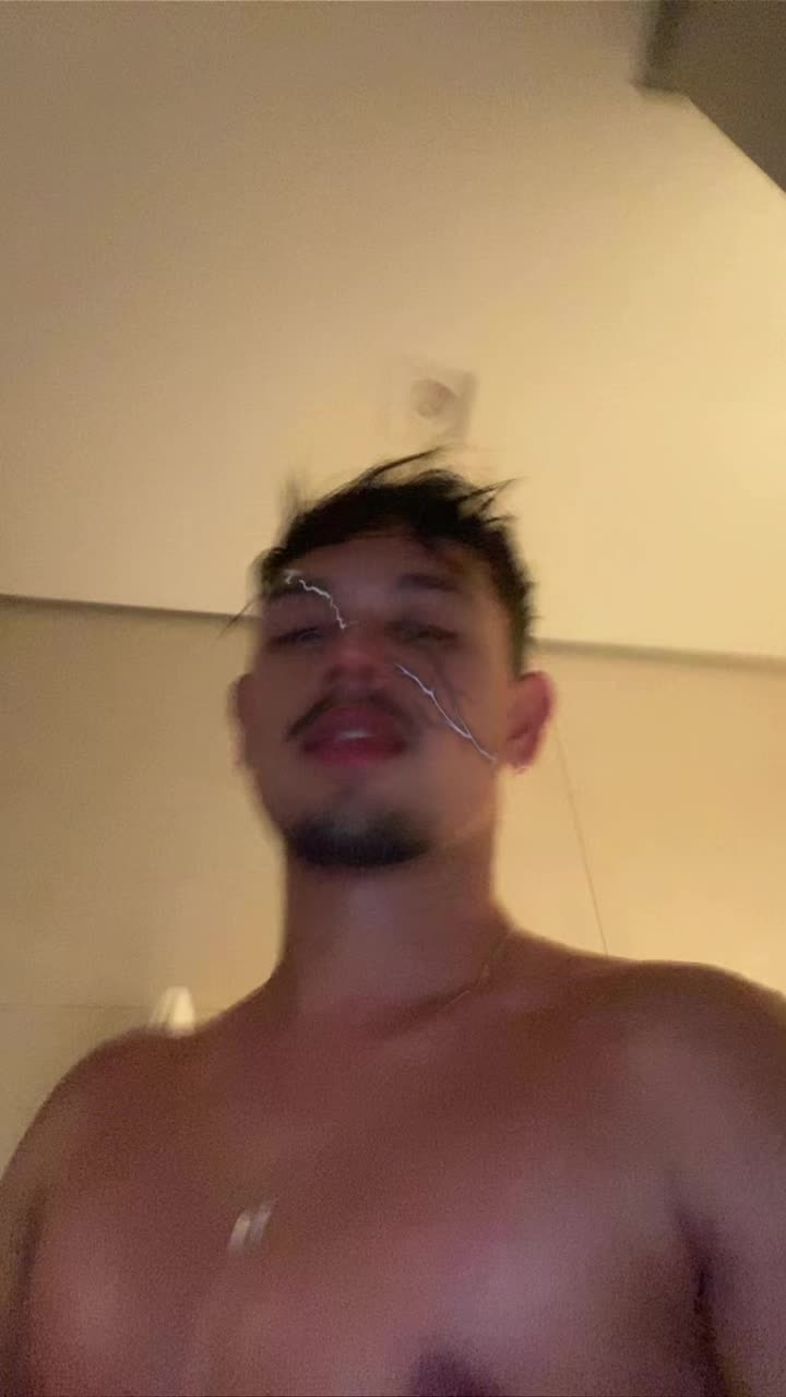 Exibicionismo, corpo sarado e tatuagens de Danexix40160j7