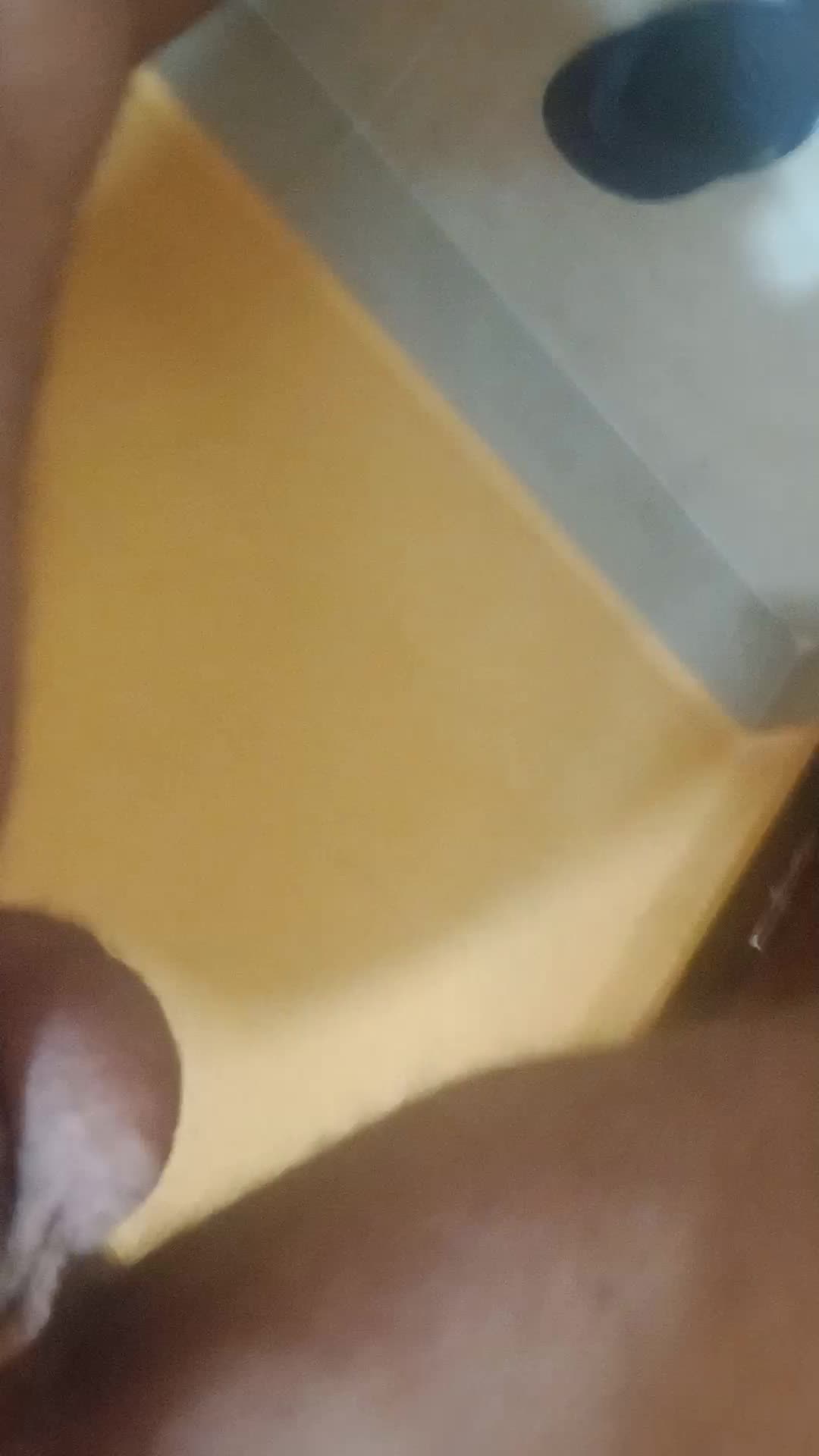 Masturbação, pênis e pelos em cena caseira